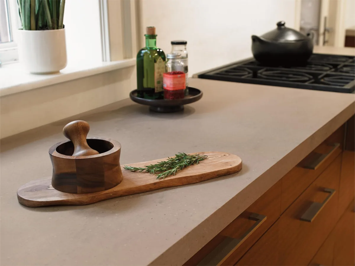 Solid surface food preparation worktop in a kitchen